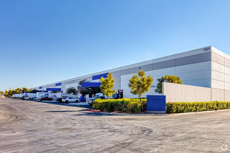 950 Pilot Rd, Las Vegas, NV à louer - Photo du bâtiment - Image 3 de 7