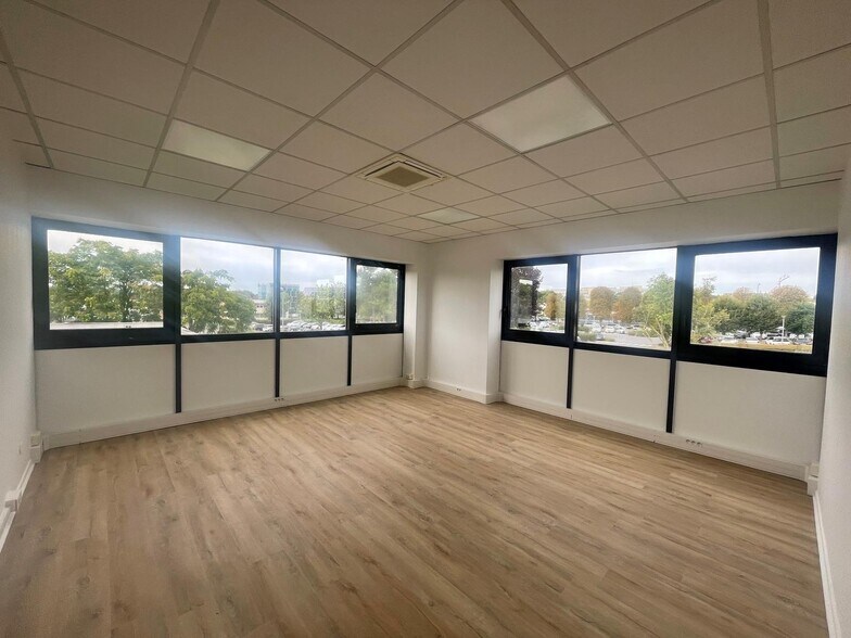 Office in Reims for lease - Interior Photo - Image 2 of 6