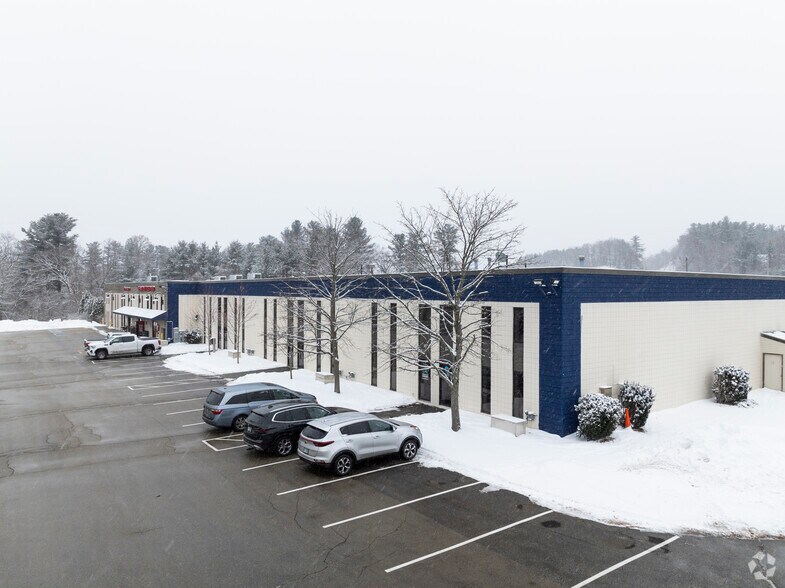 15 Londonderry Rd, Londonderry, NH à louer - Photo du bâtiment - Image 3 de 6