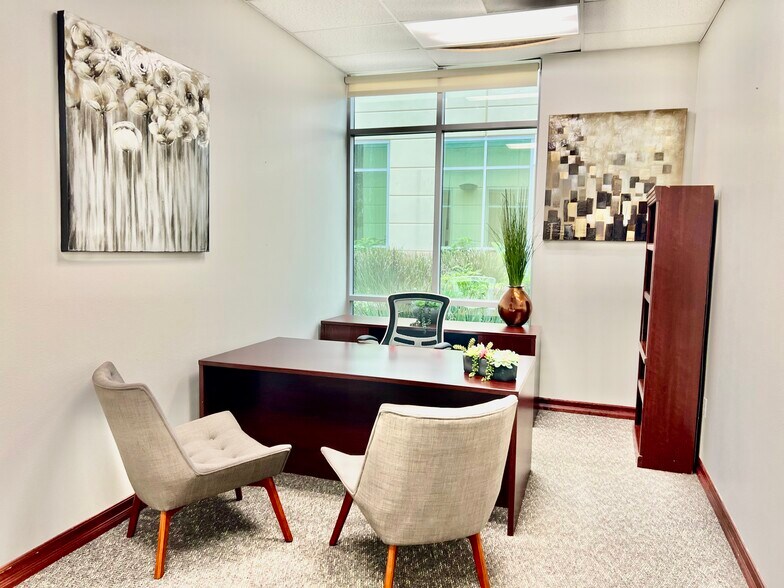 2244 Faraday Ave, Carlsbad, CA à louer - Photo du bâtiment - Image 2 de 16