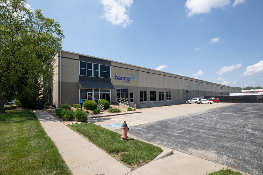 1000-1010 N Century Dr, Kansas City, MO for lease - Building Photo - Image 1 of 5