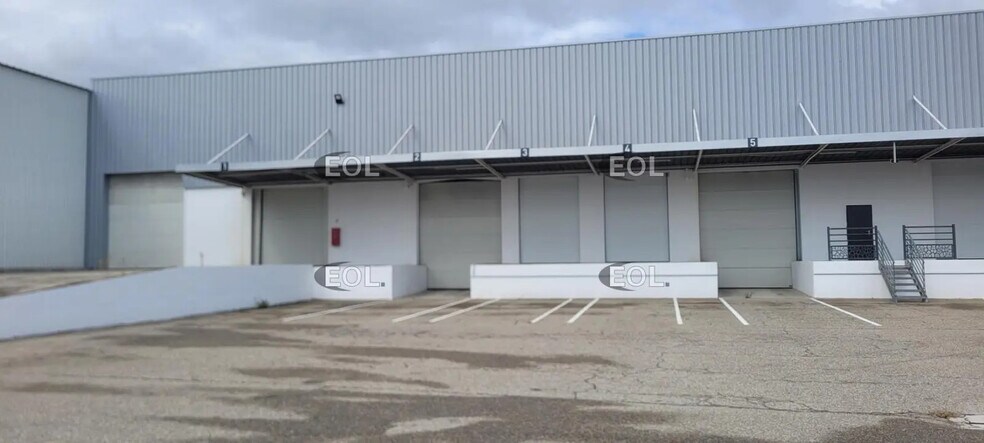 Industrial in Corbas for lease - Building Photo - Image 2 of 12