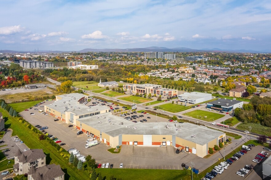 6655 Boul Pierre-Bertrand, Québec, QC à louer - Photo du bâtiment - Image 3 de 11