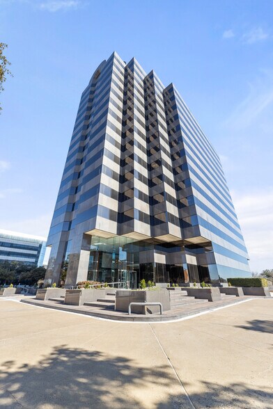 10000 N Central Expy, Dallas, TX à louer - Photo du bâtiment - Image 2 de 13