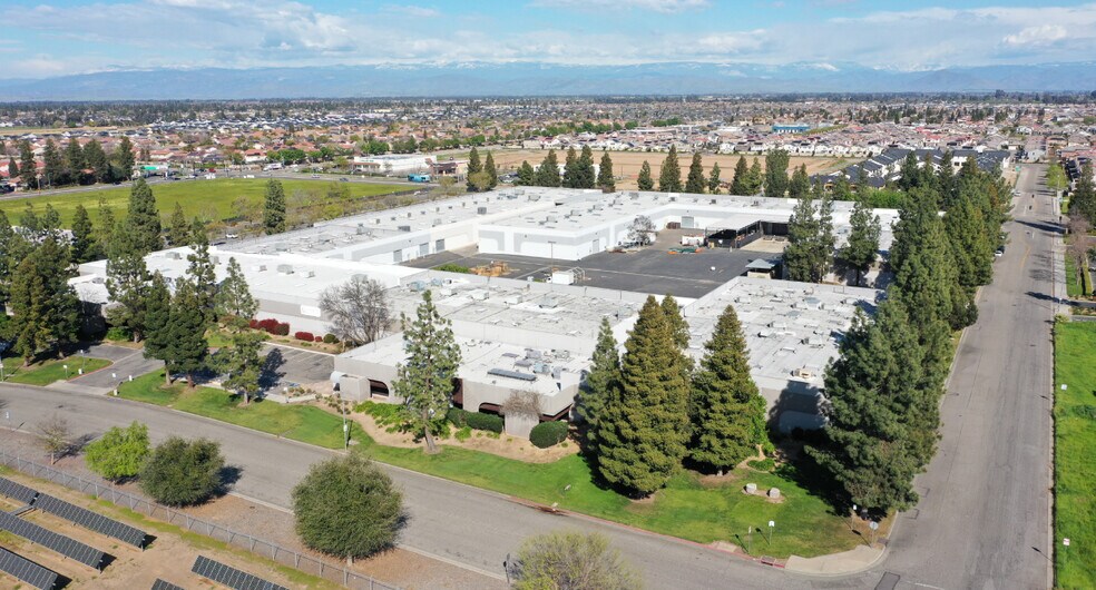 2842 N Business Park Ave, Fresno, CA à vendre - Photo du bâtiment - Image 1 de 15