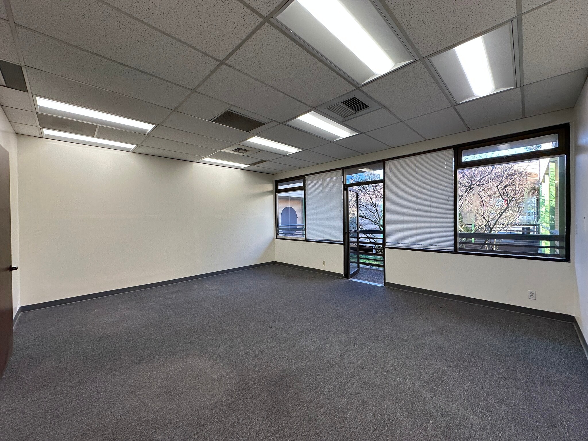1805 136th Pl NE, Bellevue, WA for lease Interior Photo- Image 1 of 10