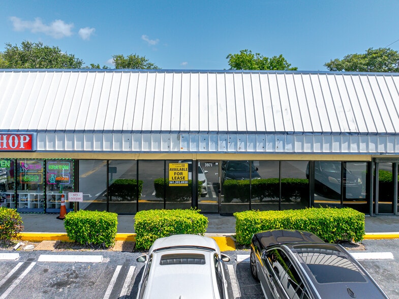 3907-3943 N Federal Hwy, Pompano Beach, FL for lease - Building Photo - Image 3 of 13