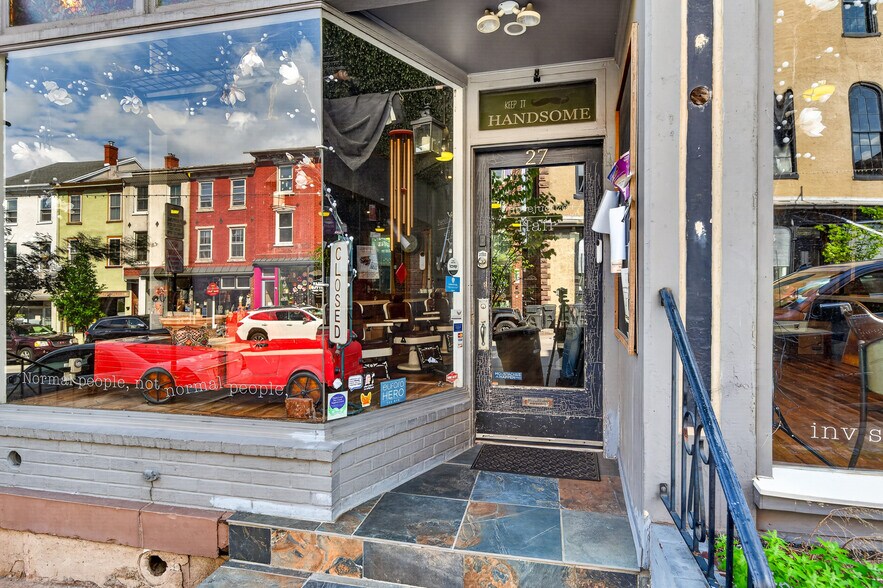 27 S Main St, Phoenixville, PA à louer - Photo du bâtiment - Image 3 de 36