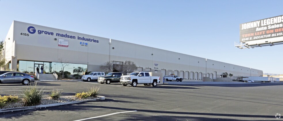 4155 W Russell Rd, Las Vegas, NV à louer - Photo du bâtiment - Image 3 de 9