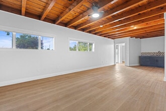 407 SE Ocean Blvd, Stuart, FL for lease Interior Photo- Image 1 of 13