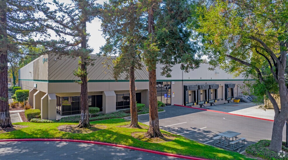 1911-1931 Lundy Ave, San Jose, CA à louer - Photo du bâtiment - Image 2 de 7