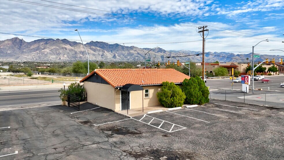 3854 E Fort Lowell Rd, Tucson, AZ à vendre - Photo du bâtiment - Image 2 de 33