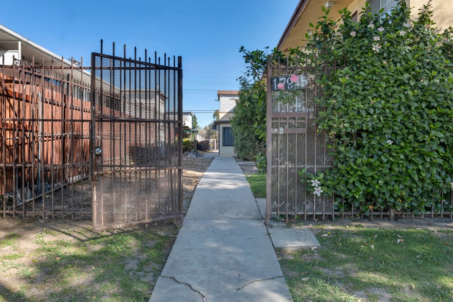 17945 Roscoe Blvd, Northridge, CA for sale - Building Photo - Image 2 of 38