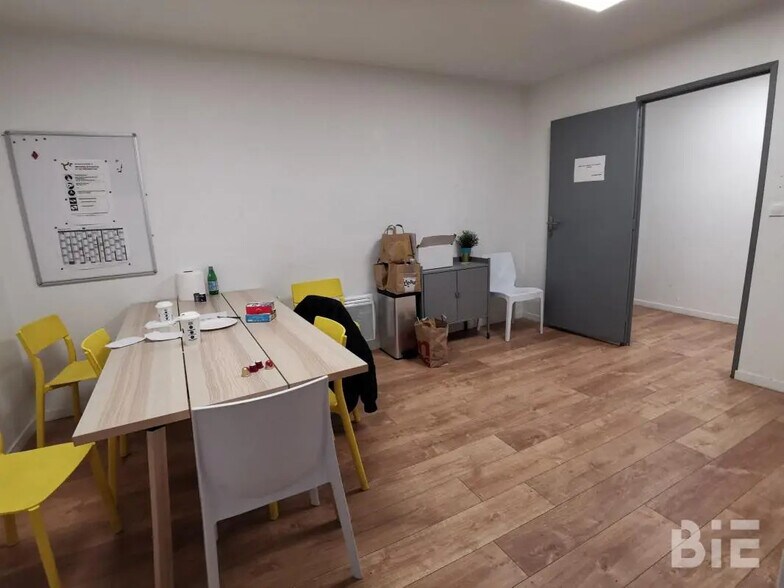 Flex in Mérignac for lease - Interior Photo - Image 3 of 5