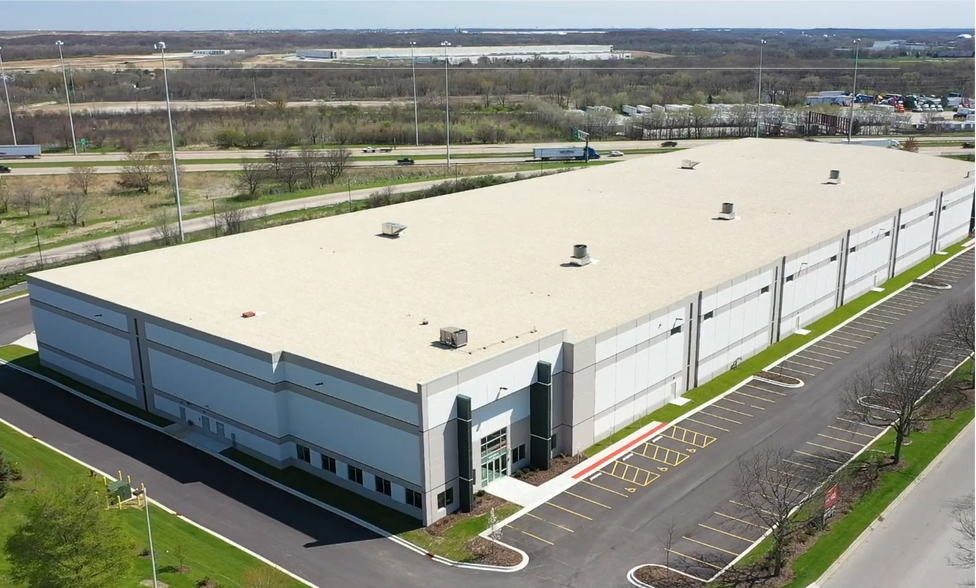 1600 Rock Creek Blvd, Joliet, IL à louer - Photo du bâtiment - Image 2 de 7