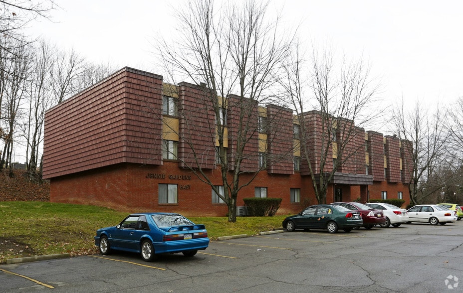 114 Book Ave, Beaver Falls, PA for sale - Primary Photo - Image 1 of 8