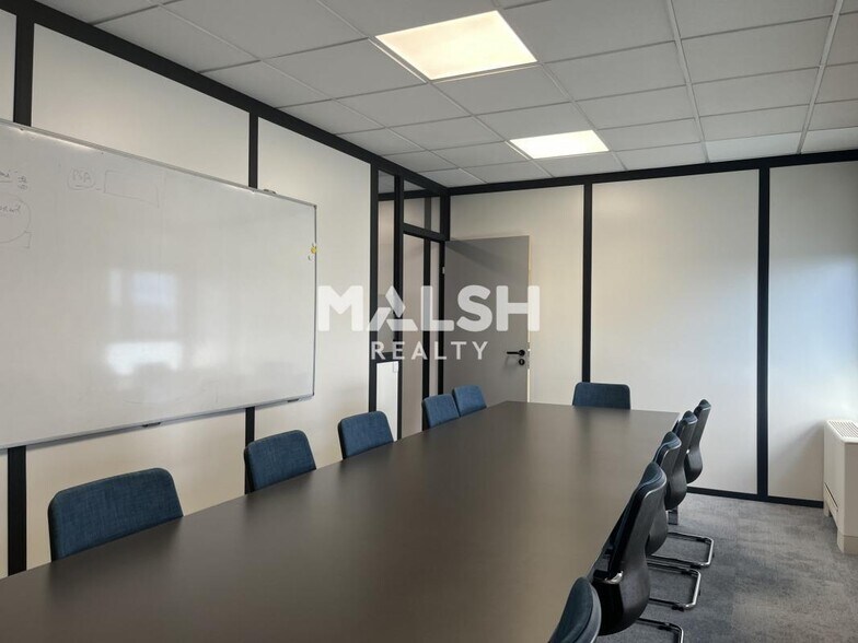 Office in Limas for lease - Interior Photo - Image 3 of 28
