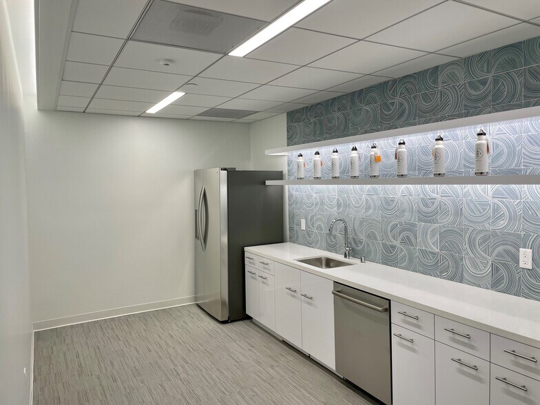 3 Harbor Dr, Sausalito, CA à louer - Photo intérieure - Image 3 de 45