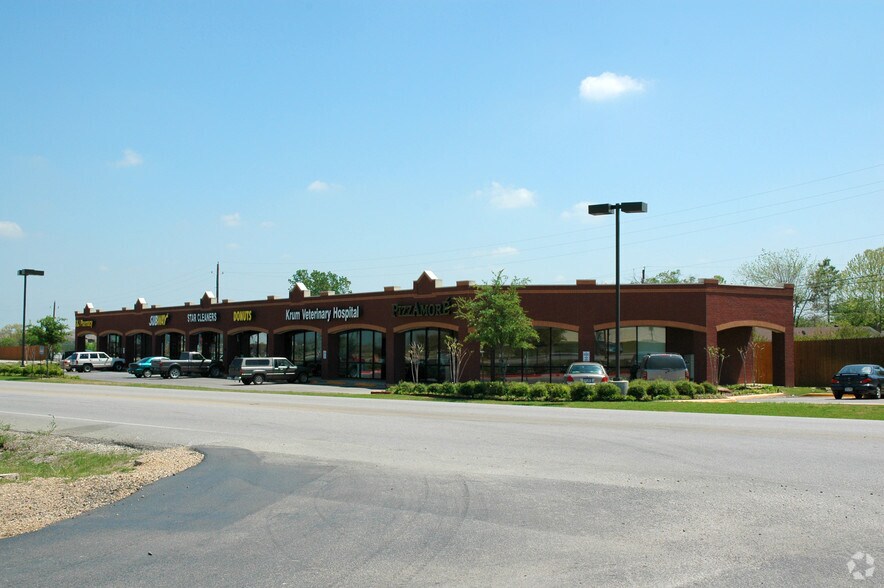 900 E McCart St, Krum, TX à louer - Photo du bâtiment - Image 2 de 8