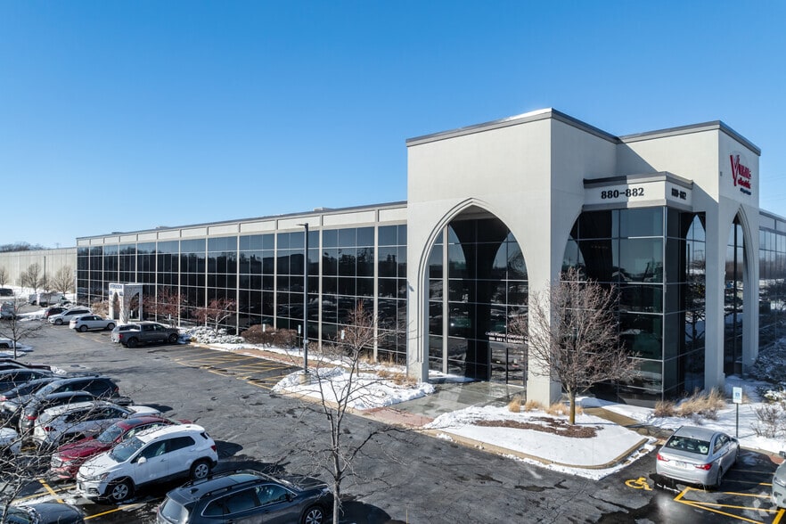 880 S Rohlwing Rd, Addison, IL for lease - Building Photo - Image 1 of 6