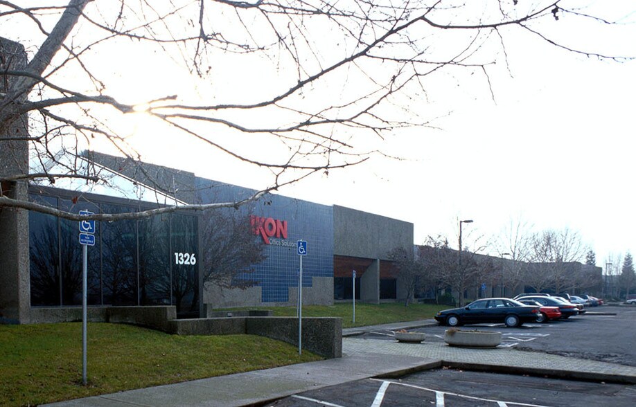 1326-1340 N Market Blvd, Sacramento, CA à louer - Photo du bâtiment - Image 3 de 3