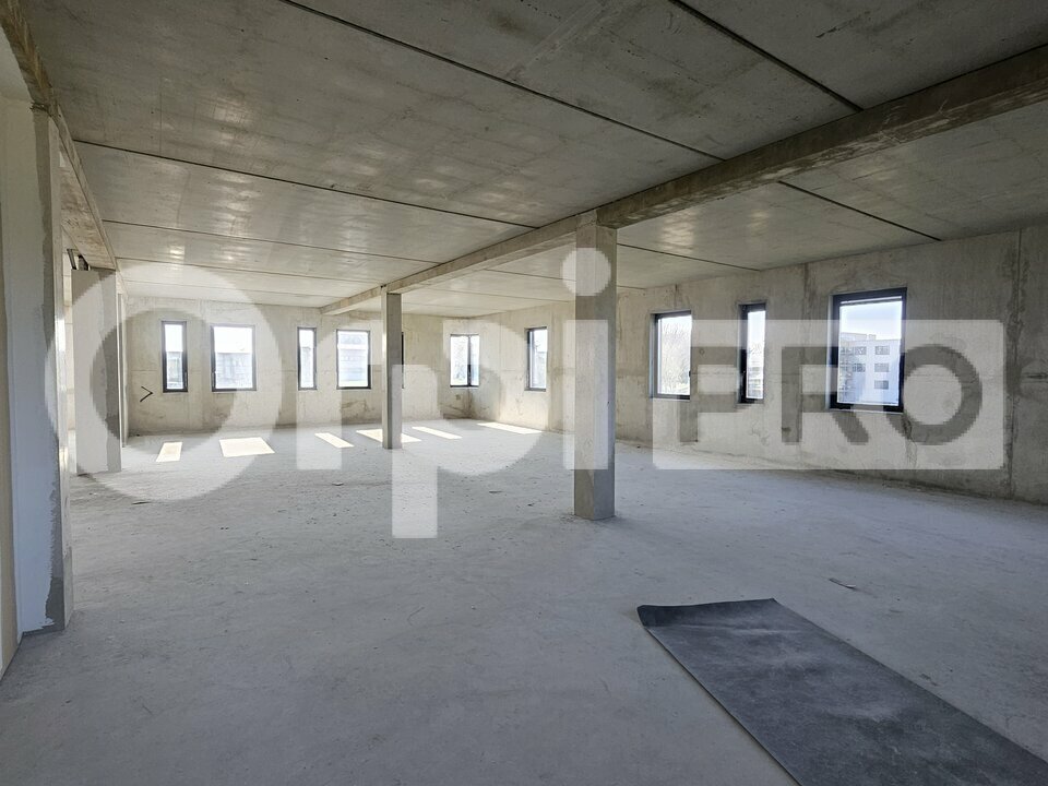 Office in Tinqueux for lease Building Photo- Image 1 of 6