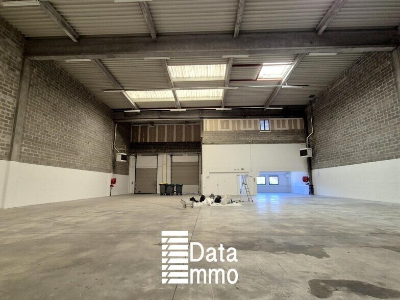 Flex in Lieusaint for lease - Building Photo - Image 3 of 7
