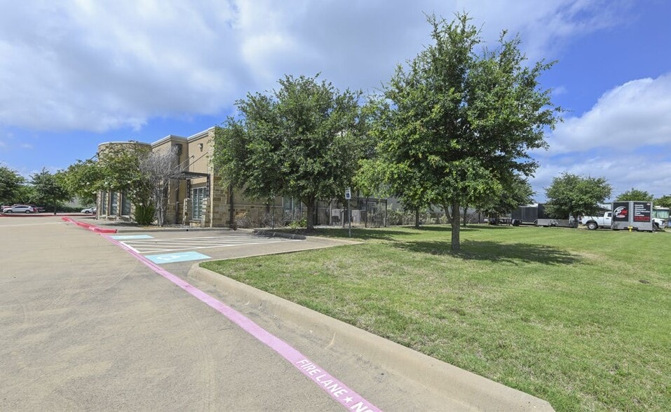 428 N Aston Dr, Sunnyvale, TX for sale - Building Photo - Image 2 of 11