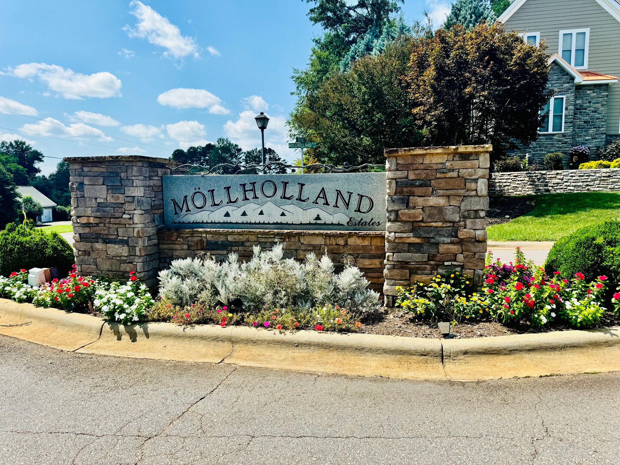 Mollholland Blvd, Morganton, NC à vendre Photo du bâtiment- Image 1 de 19