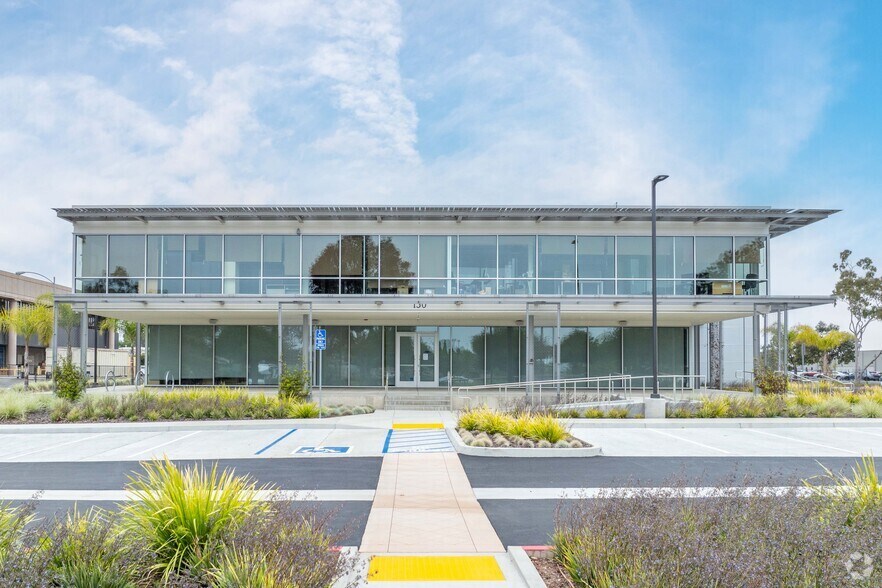 130 Robin Hill Rd, Goleta, CA à louer - Photo du bâtiment - Image 3 de 16