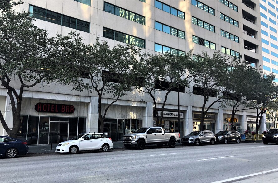 203 N Ashley Dr, Tampa, FL à louer - Photo du bâtiment - Image 1 de 8