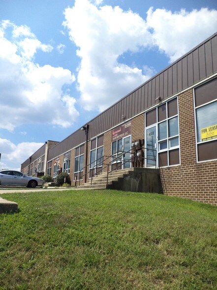 4574-4598 Beech Rd, Temple Hills, MD à louer - Photo du bâtiment - Image 2 de 4