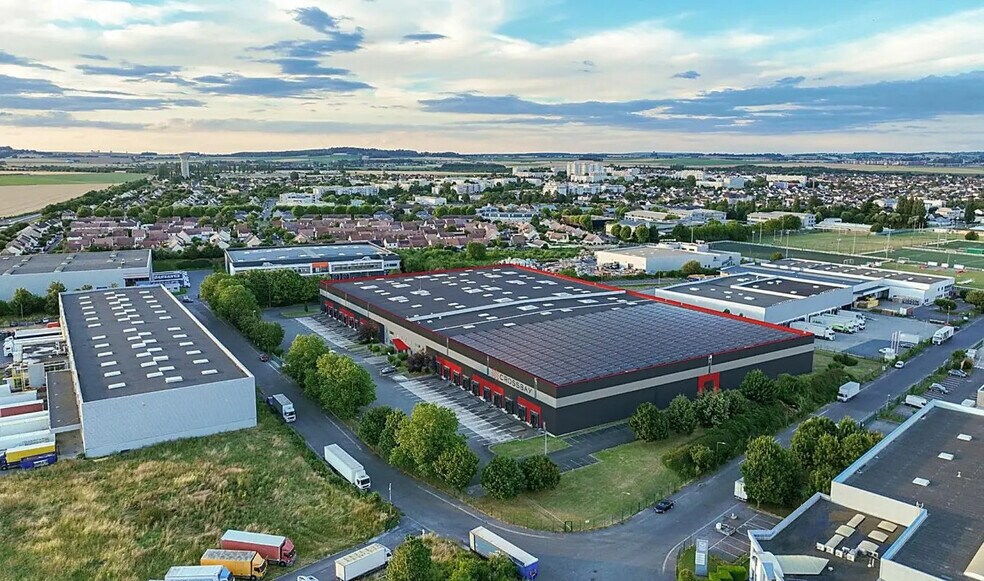 Industriel dans Goussainville à louer - Photo du bâtiment - Image 2 de 8