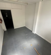 14 Sutton Court Rd, Uxbridge for lease Interior Photo- Image 2 of 4