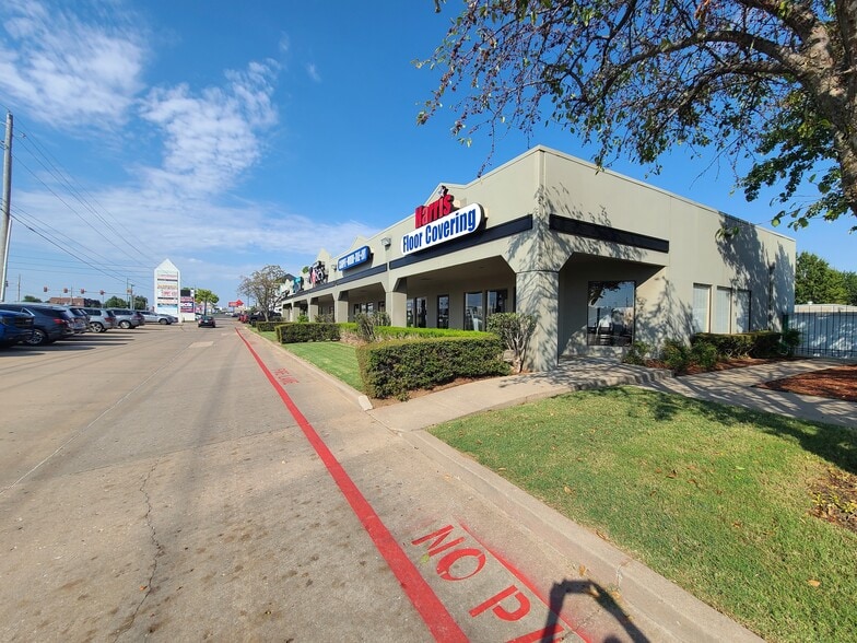 11001-11013 S Memorial Dr, Tulsa, OK à louer - Photo du bâtiment - Image 2 de 29