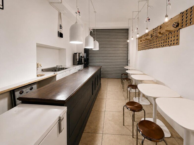 Rue Saint-Maur, Paris for sale - Interior Photo - Image 3 of 4