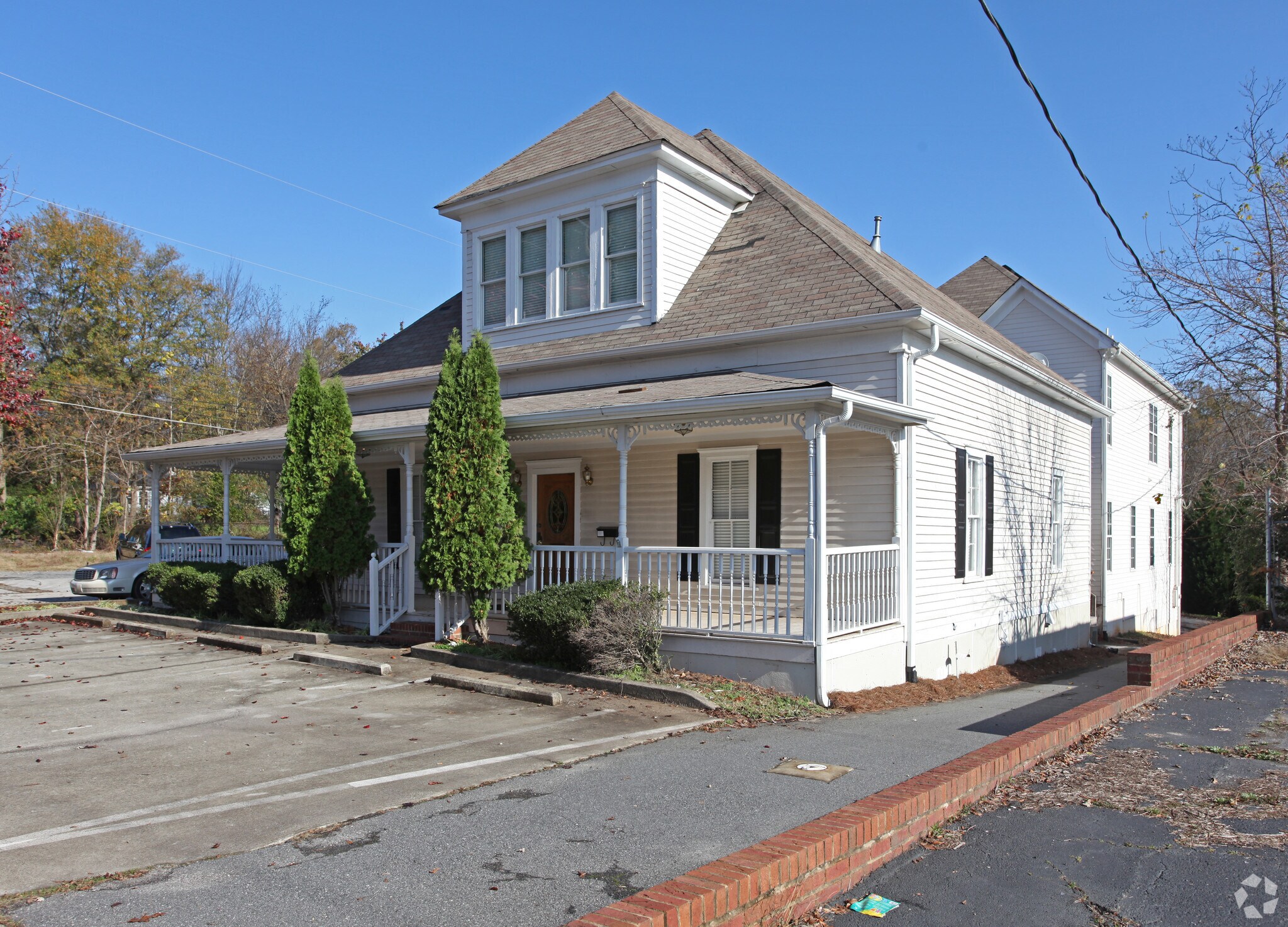 208 S Hill St, Buford, GA for lease Building Photo- Image 1 of 11