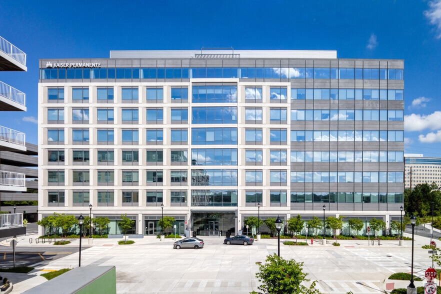 4000 Garden City Dr, Hyattsville, MD for lease - Building Photo - Image 2 of 12