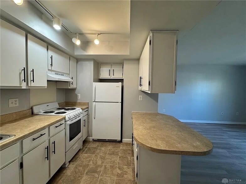 30 Poinciana Dr, Dayton, OH for sale - Building Photo - Image 3 of 10