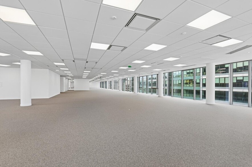 Office in Saint-Ouen-sur-Seine for lease - Building Photo - Image 2 of 35