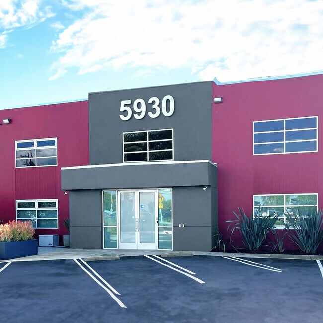 Plus de détails pour 5930 W Jefferson Blvd, Los Angeles, CA - Bureau à louer