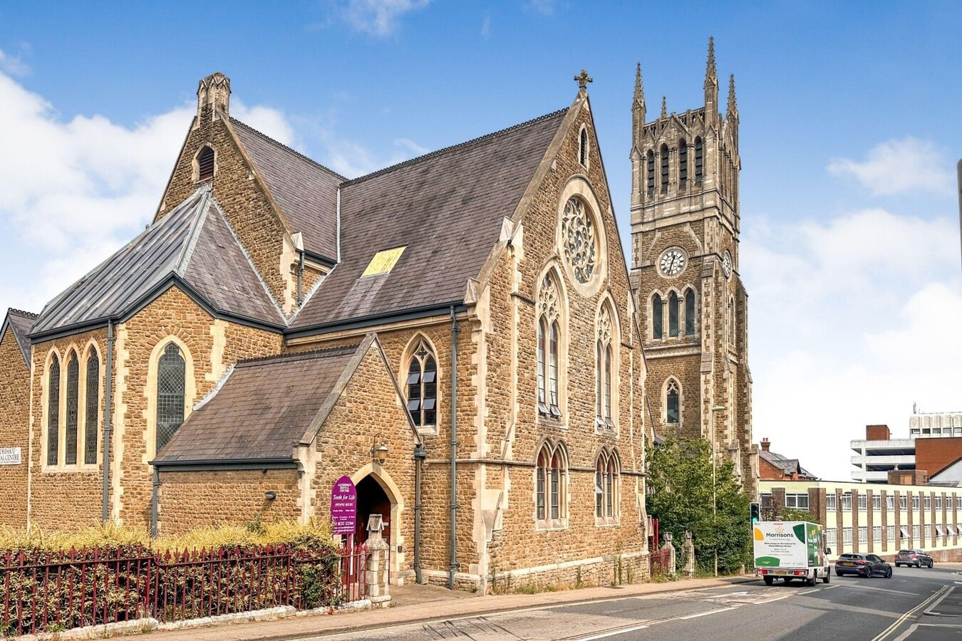 Queens Rd, Aldershot, HAM GU11 3JD - Unité Suite 8 -  - Photo intérieure - Image 1 of 8