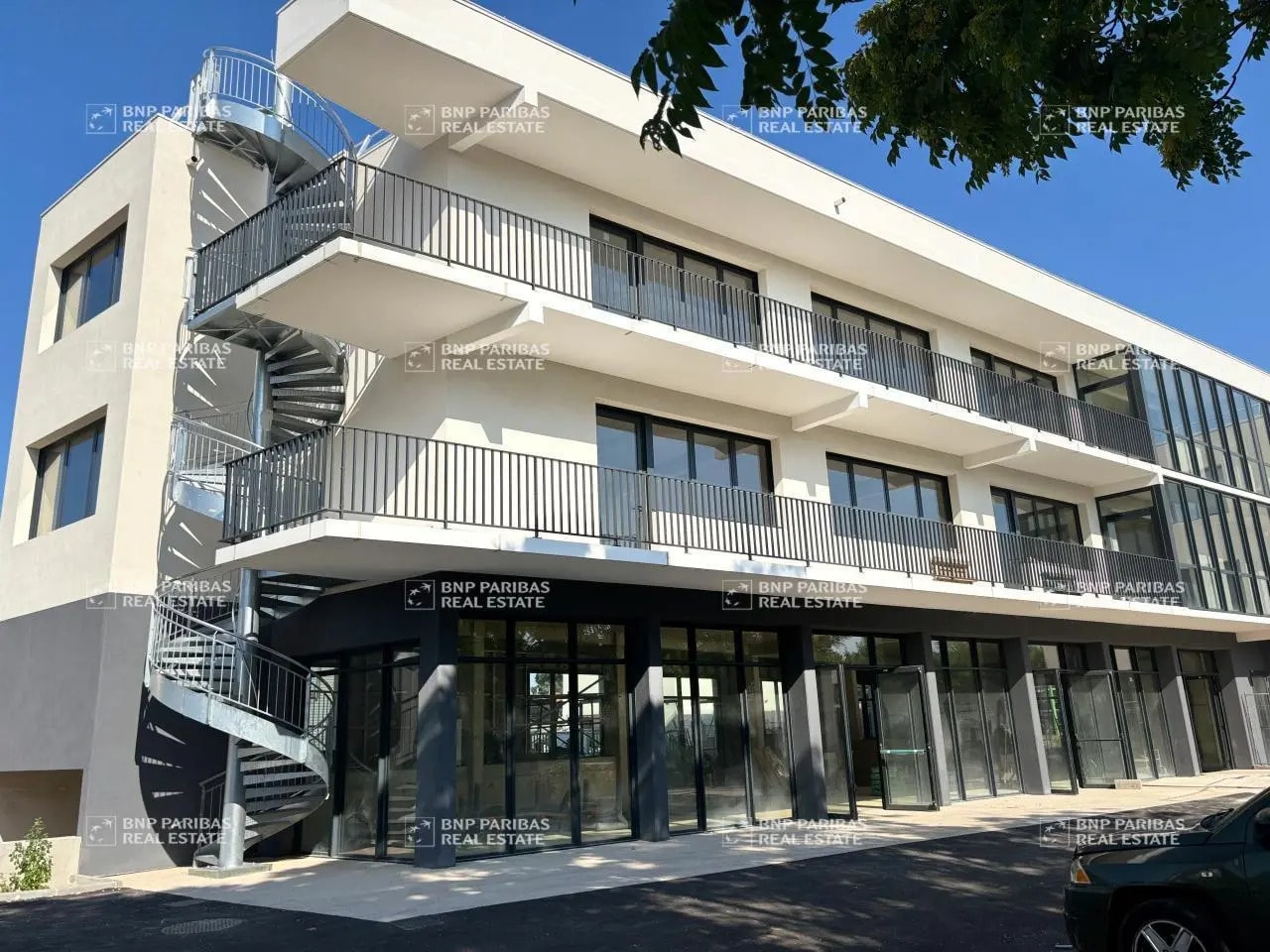 Office in Aubagne for lease Primary Photo- Image 1 of 11