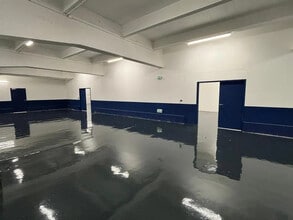 22 Rue Fort Notre Dame, Marseille for lease Interior Photo- Image 2 of 3