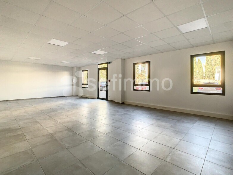 130 Rue Frédéric Joliot Curie, Aix-en-Provence for lease - Interior Photo - Image 3 of 6