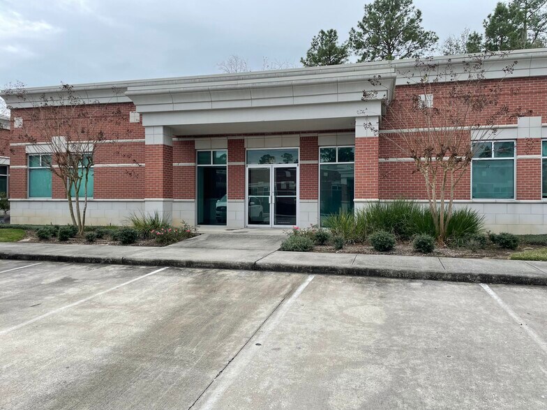 3115 College Park Dr, Conroe, TX à louer - Photo du bâtiment - Image 2 de 10