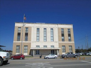 120 E Illinois Ave, Vinita, OK for lease Building Photo- Image 1 of 1