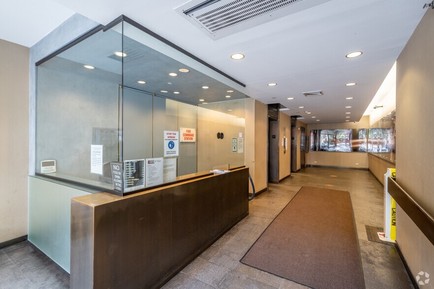 210 E 86th St, New York, NY for lease - Lobby - Image 3 of 4