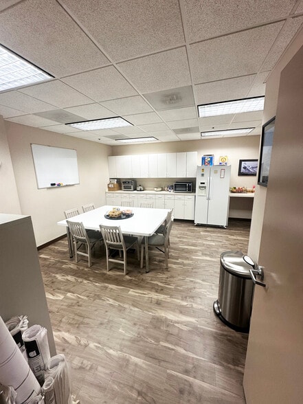 21530 Blackwood Ct, Sterling, VA for lease - Interior Photo - Image 2 of 8