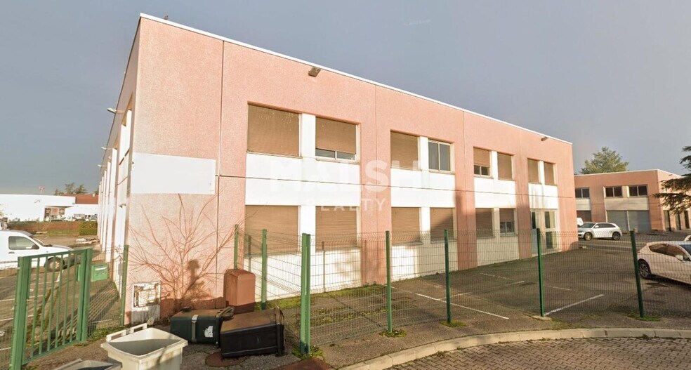 Flex in Chassieu for lease - Building Photo - Image 2 of 3
